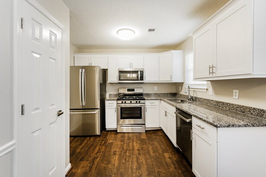 Building Photo - 2780 Highland Hill Pkwy