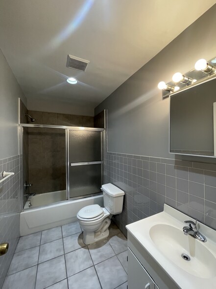 Building Photo - 51 E 21st St