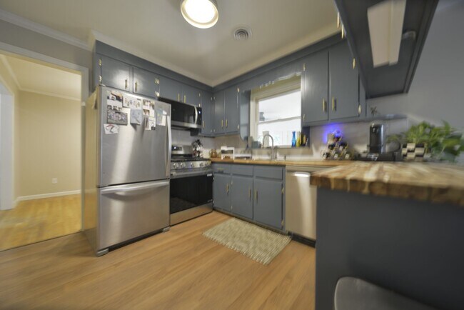 Building Photo - 228 Shadywood Dr