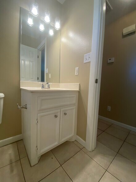 Building Photo - 1209 Swallow Ave