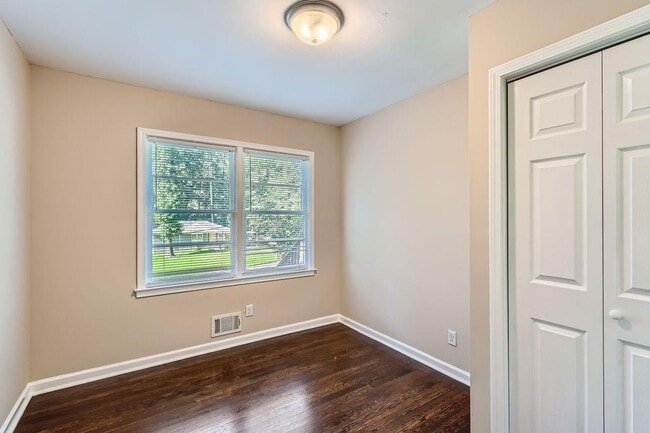 Building Photo - 3128 Beech Dr
