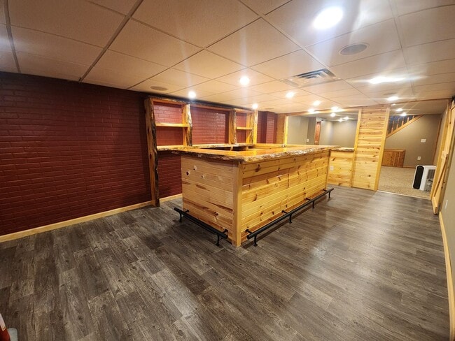 Building Photo - Family-Friendly 3BR Ranch with Home Office...