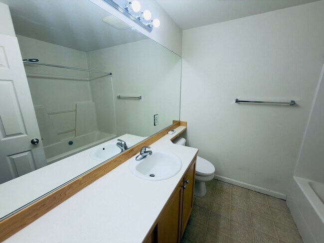 Building Photo - Gorgeous Tri-Level Condo at Progress Ridge With Views of Lake ~ Must See!