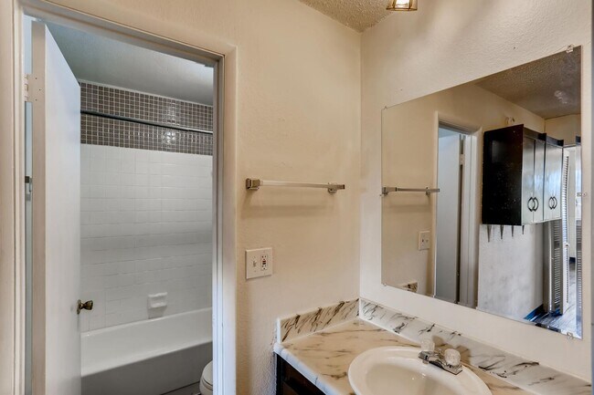 Building Photo - *** NOVEMBER MOVE-IN SPECIAL - Half Off First Month's Rent! ***  Modern 1 bedroom Condo next to UNLV