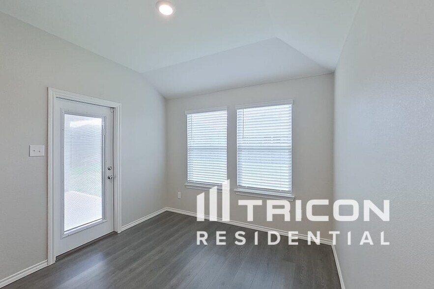 Building Photo - 848 Glover Dr