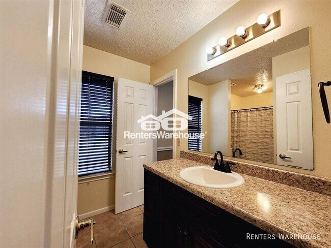 Building Photo - 11206 Hylander Dr