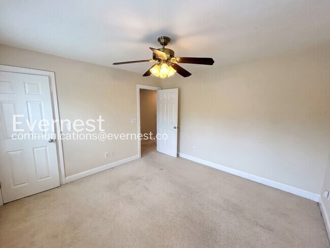 Building Photo - 4-Bed/2.5-Bath/ Home with Attached Garage and Large Yard/Available Now!