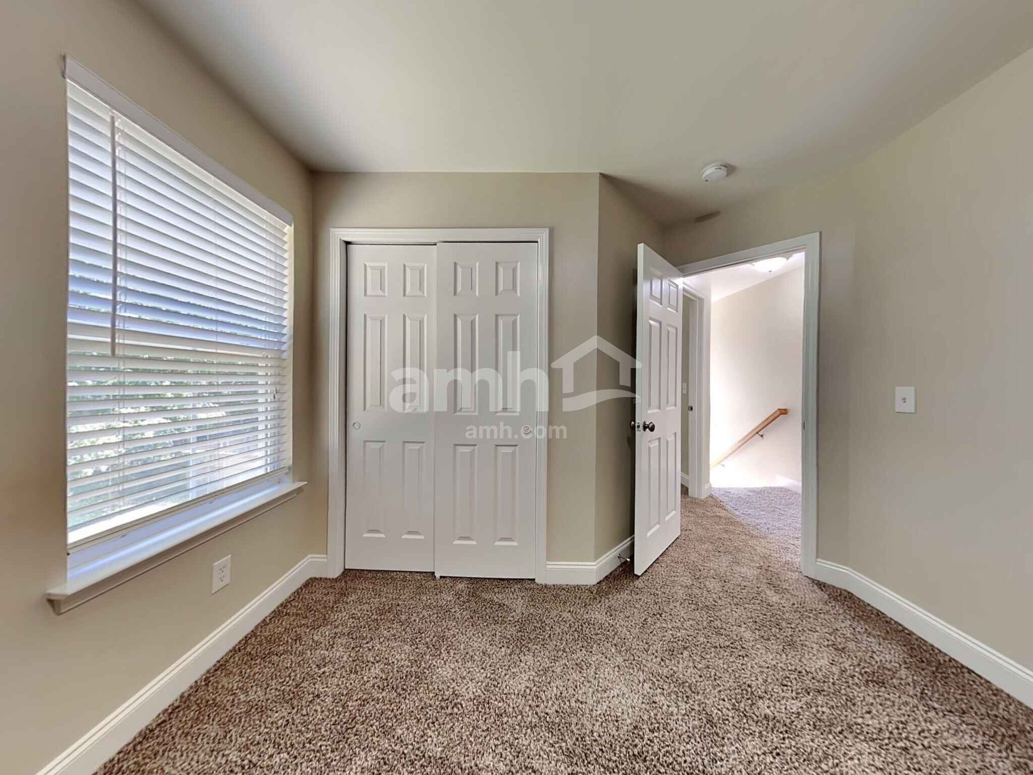 Building Photo - 284 Killarney Trl