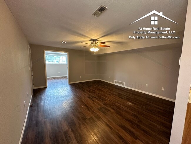 Building Photo - 101 E 10th St