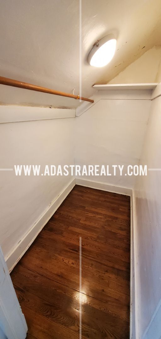 Building Photo - Amazing Historic Independence Home-Availab...