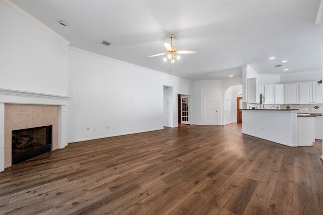 Building Photo - 23910 River Pl Dr