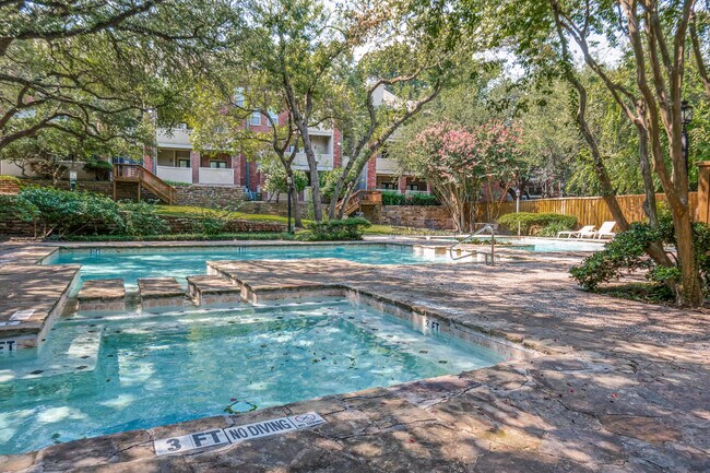 Building Photo - 8601 Park Ln