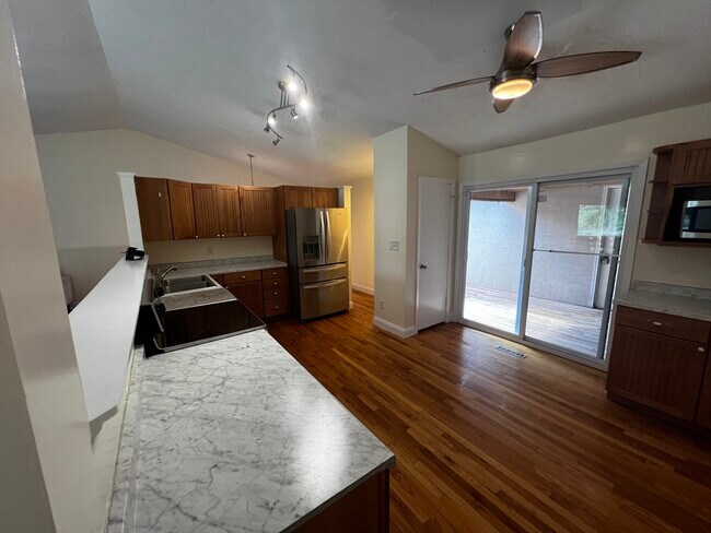 Building Photo - 10999 Bradshaw St