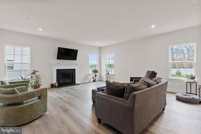 Building Photo - 12105 Empire Ln