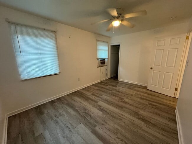 Building Photo - Pensacola - Warrington - 1 Bedroom, 1 Bathroom