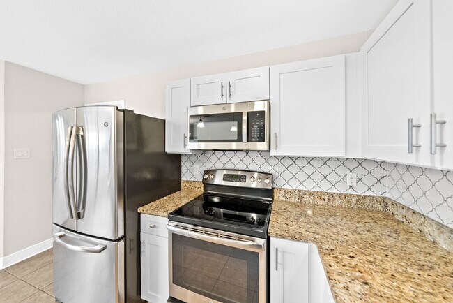 Building Photo - Spacious & Thoughtfully Updated 4-Bedroom ...