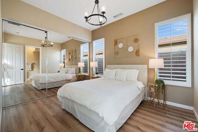 Building Photo - 4 Cartier Ct