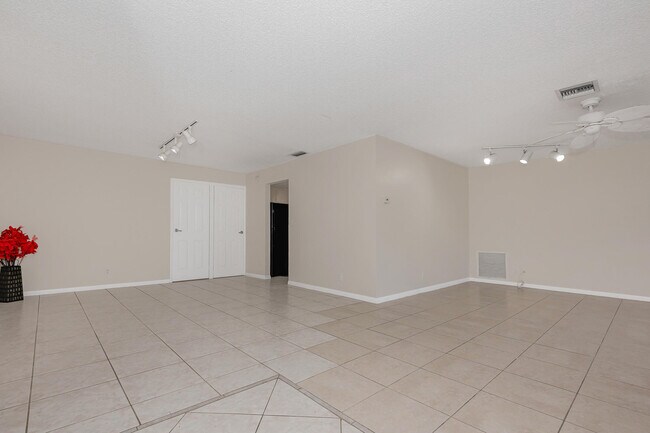 Building Photo - 2831 NW 51st Terrace