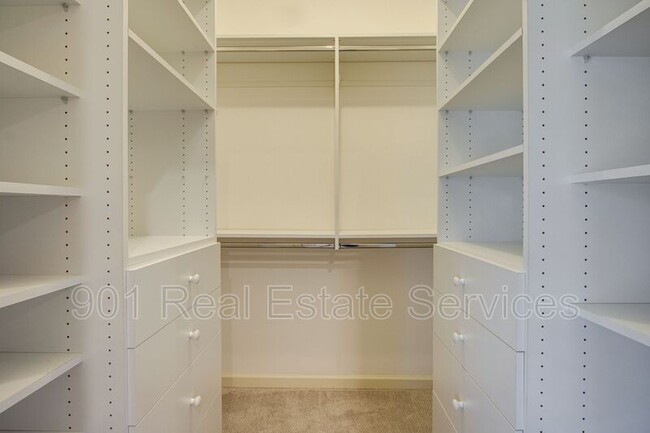 Building Photo - 1018 Harbor Bend Cir