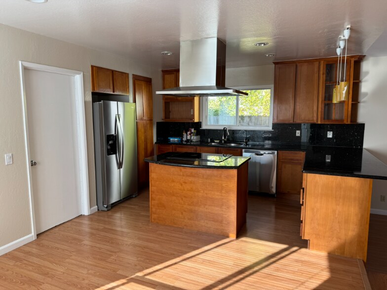 Building Photo - 1169 Flying Fish St