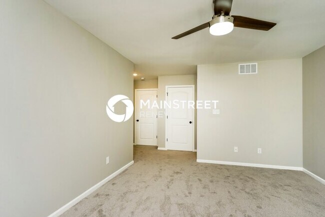 Building Photo - 3 Bedroom Pet-Friendly Home in Jeffersonville, IN with Main Street Renewal