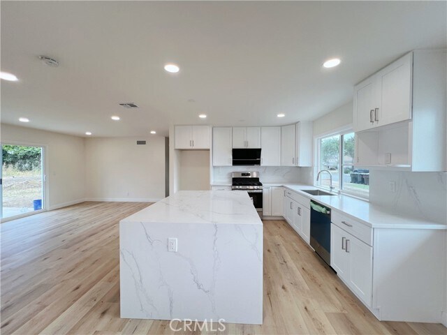Building Photo - 5261 Raintree St