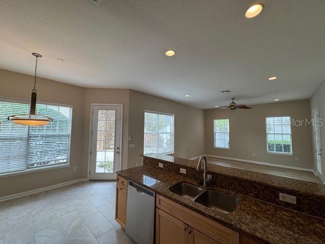 Building Photo - 916 Greenlawn St