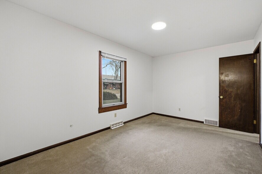 Building Photo - 4554 Sandringham Dr