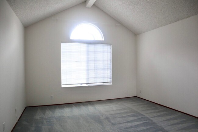 Building Photo - Beautiful Single Family Home in Niles Dist...