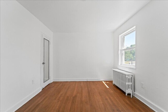 Building Photo - 3847-3849-3849 Beechwood Blvd