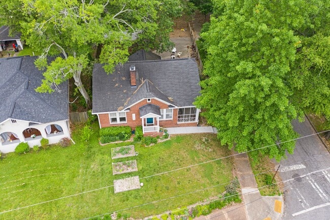 Building Photo - 3 Bedroom 2 Bath Brick Bungalow