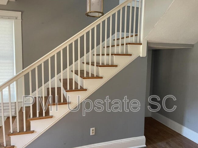 Building Photo - 181 N Fairview Ave