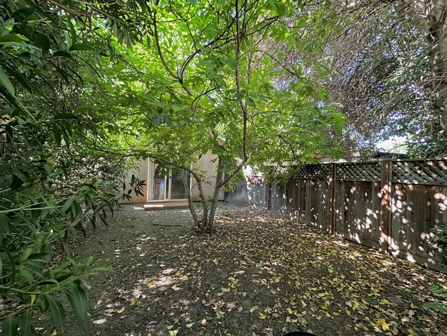 Building Photo - Spacious 1 Bedroom with RIVER TRAIL ACCESS!!