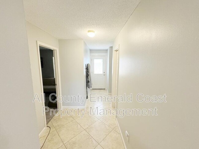 Building Photo - 915 Emily Cir