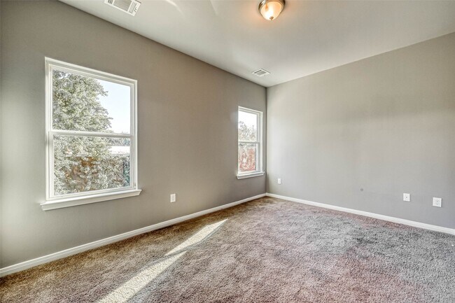 Building Photo - 7903 Moon Beam St