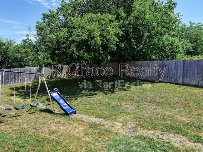 Building Photo - 1308 White River Dr