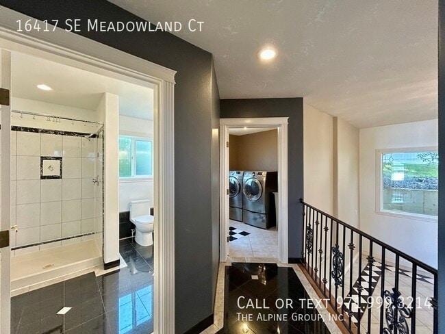 Building Photo - 16417 SE Meadowland Ct