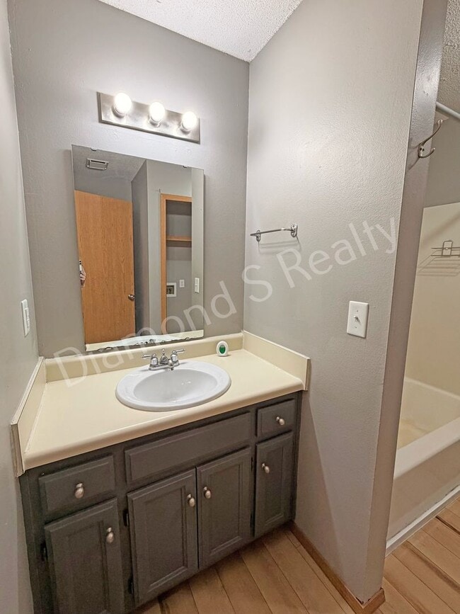 Building Photo - 1505 W Rainey St