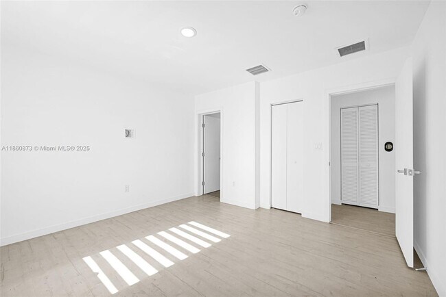 Building Photo - 18750 SW 117th Ave