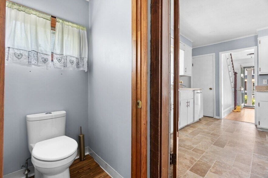 Building Photo - 117 2nd St