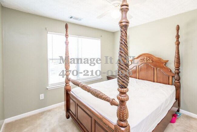 Building Photo - Charming 4-Bedroom Home for Rent in Prime ...