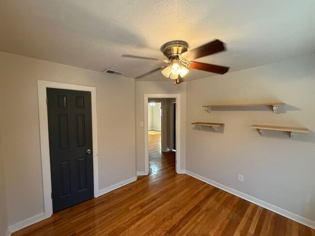 Building Photo - 3 Bed 1 Bath Home