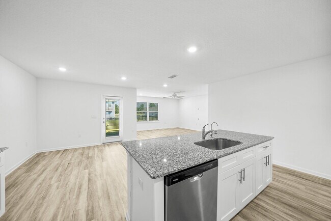 Building Photo - 39 Riverwalk Xing