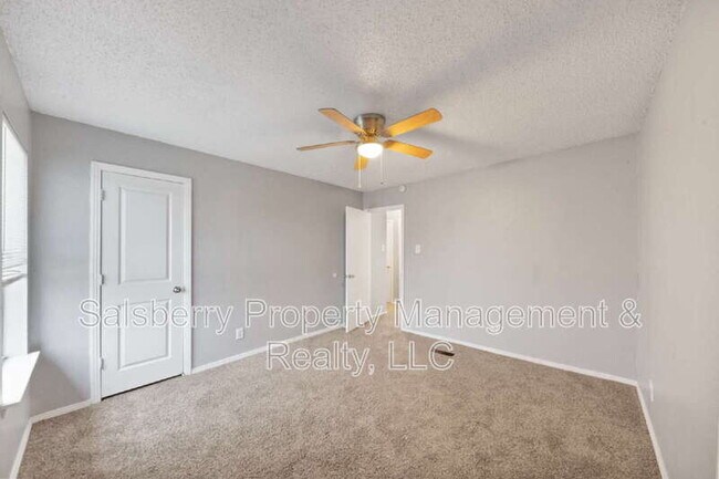 Building Photo - 5829 Shadydell Dr