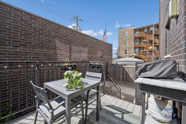 Building Photo - 456 N Carpenter St
