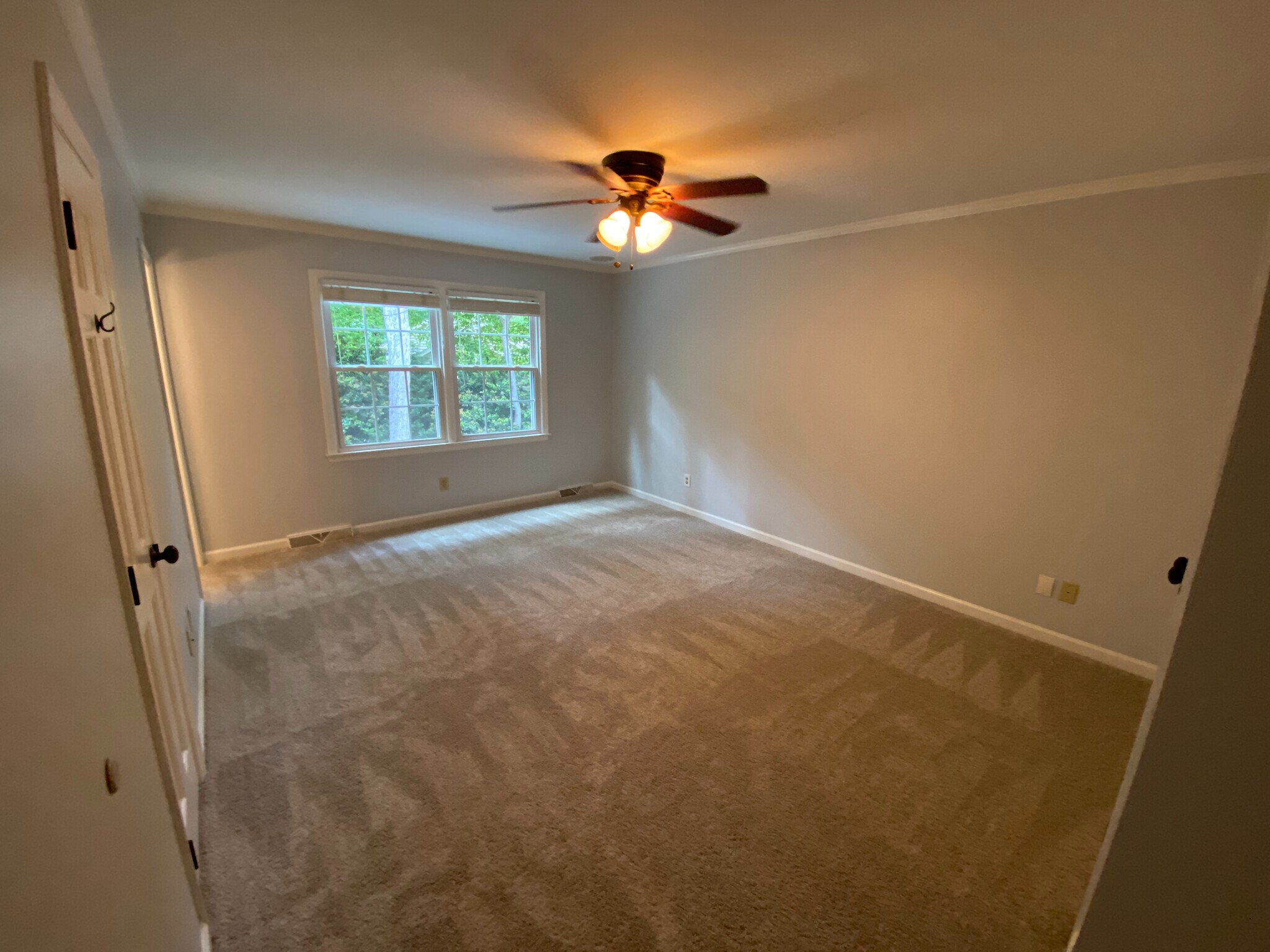 Building Photo - Room in House on Kilarney Dr