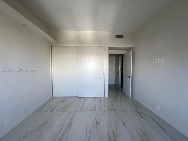 Building Photo - 251 Crandon Blvd