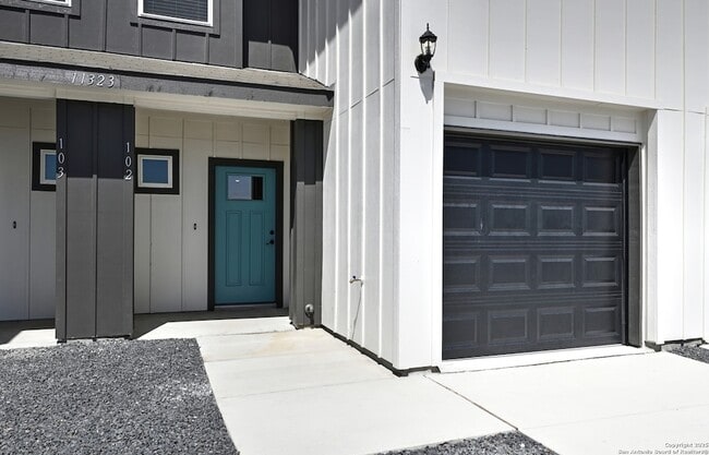 Building Photo - 11327 Clearmine St