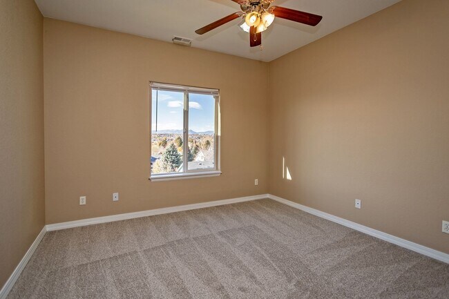 Building Photo - Beautiful Ranch-Style Condo with Attached ...