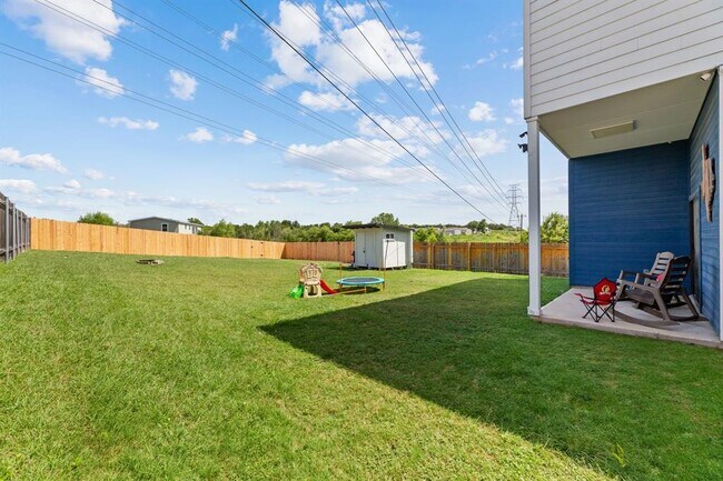 Building Photo - 5809 Toscana Ave